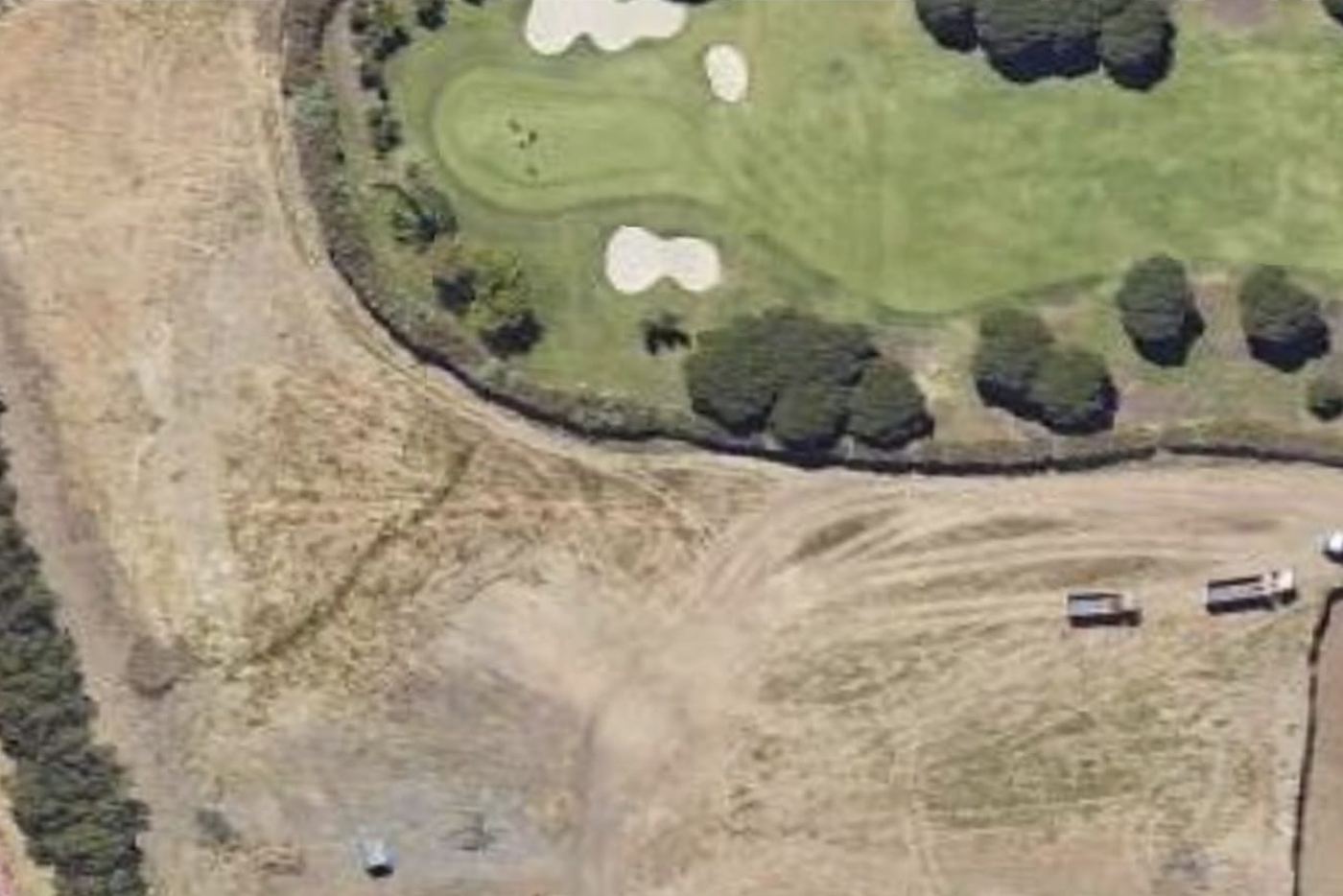 Aerial view in 2022: bare land next to the golf course, with the first earthworks.